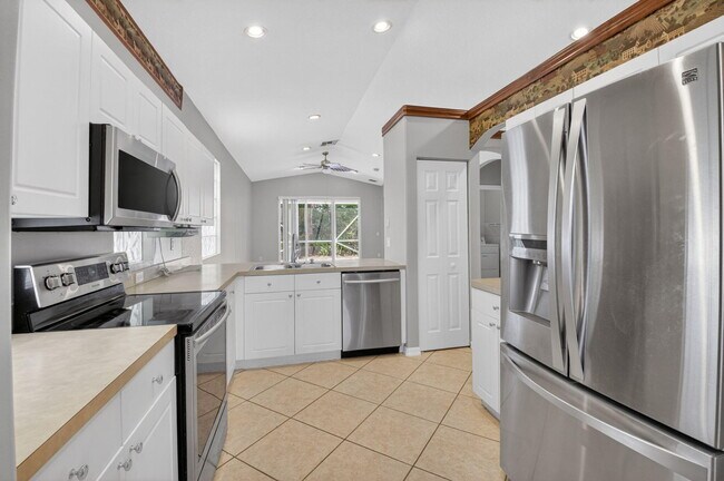 Building Photo - 8451 Siciliano St