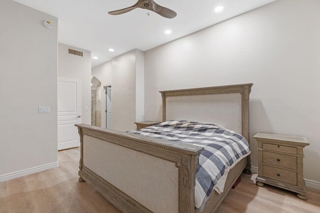 Building Photo - 14450 N Thompson Peak Pkwy