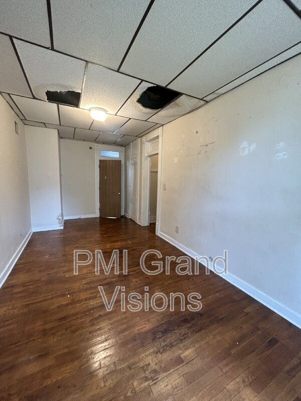 Building Photo - 1105 6th St