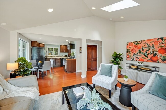 Building Photo - Nice 2 beds house in Maple Leaf within add...