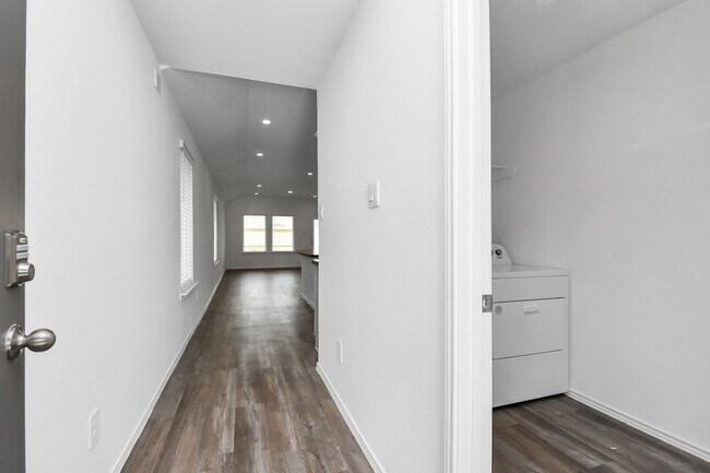 Building Photo - 24430 Elmwood Falls Dr