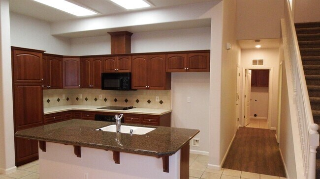 Building Photo - 3658 Vermont Ln