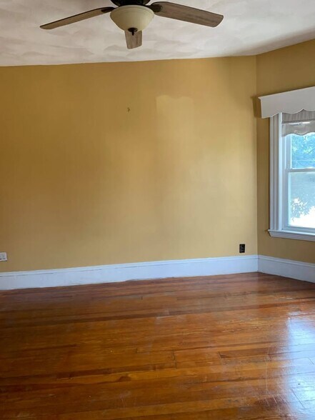 Building Photo - 77 Sheridan Ave