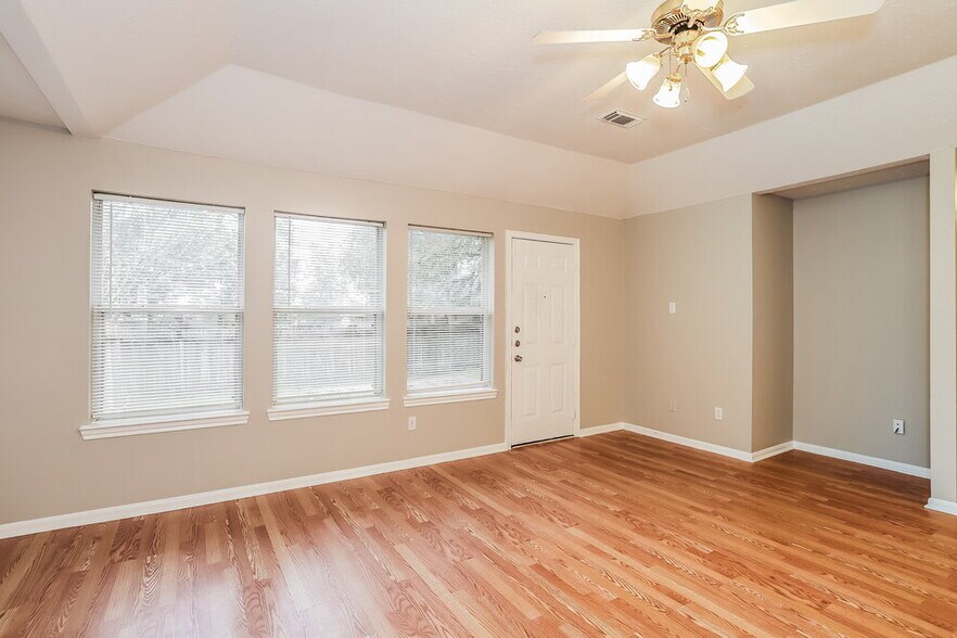 Building Photo - 22946 Sugar Bear Dr