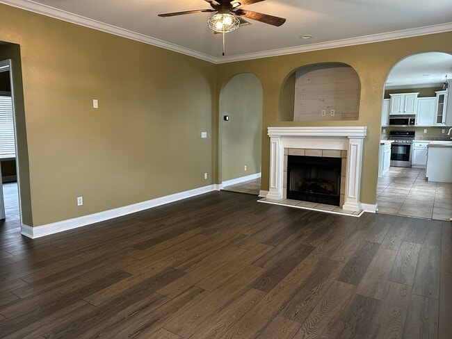 Building Photo - Charming and spacious home for rent in Lee...