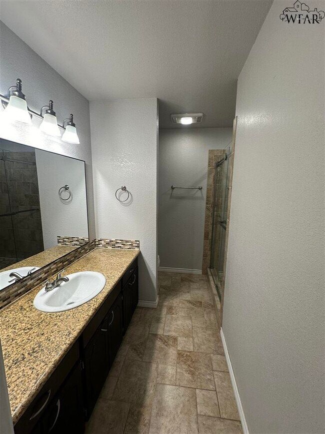 Building Photo - 2808 Ecleto Blvd