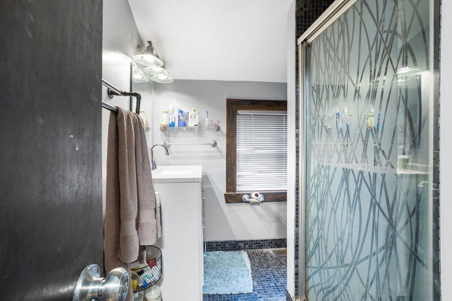 Building Photo - 14 Allison Ave