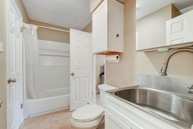 Building Photo - Heritage #108