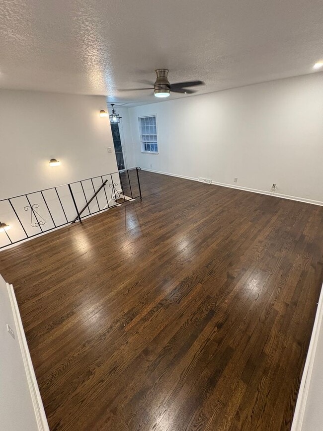 Building Photo - 3 Bed / 2.5 Bath Home on a Corner Lot – Bright, Updated, and Move-In Ready