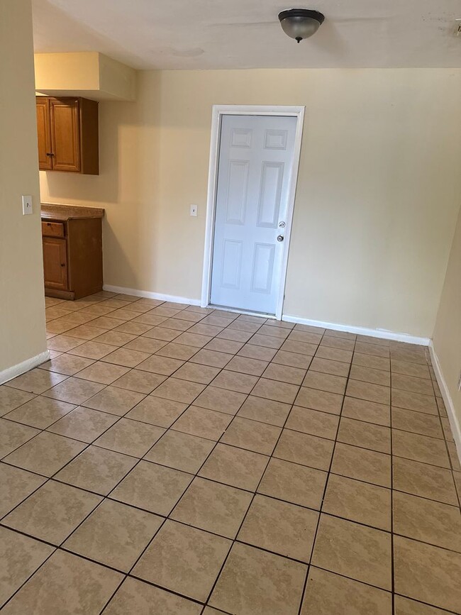 Building Photo - 4 Bed 2.5 Bath Single Family Home for Rent...
