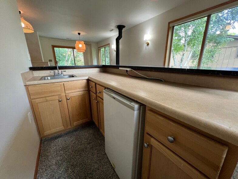 Wet Bar - 118 S Shannon Dr