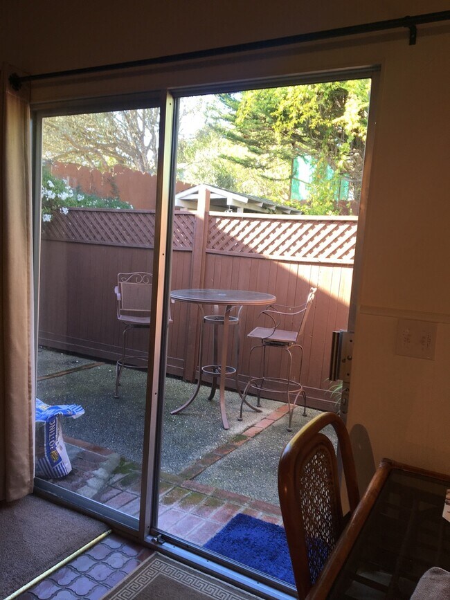 Building Photo - Dickman (740)