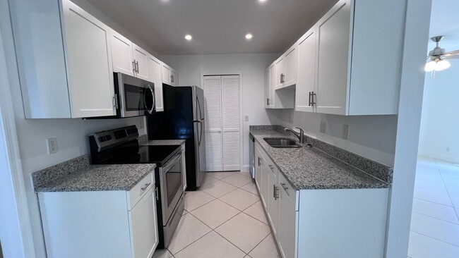 Building Photo - Quiet 2 Bedroom 2 Bath Rental in Beautiful...