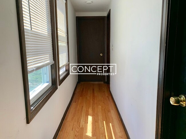 Building Photo - 8 Shepard St