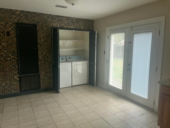 Building Photo - 706 Cottonwood Ct