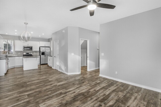 Building Photo - Discover Your Dream Home in Sterling Park!