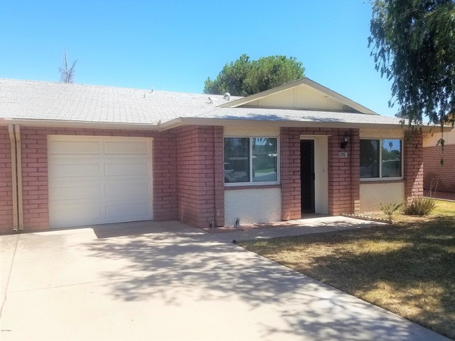 Building Photo - 9609 W Cinnabar Ave