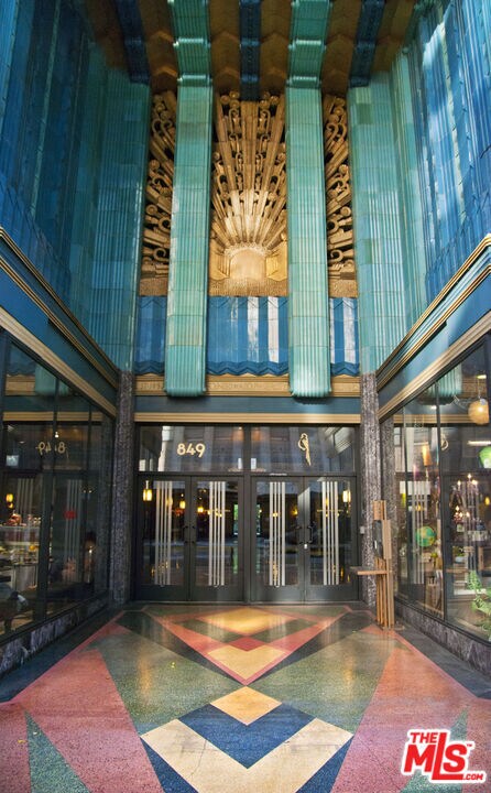 Building Photo - 849 S Broadway