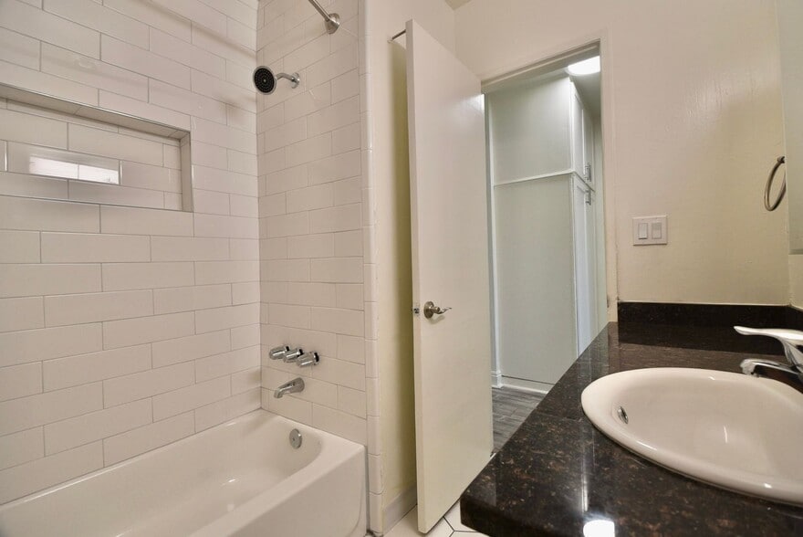 Building Photo - 12142 Burbank Blvd