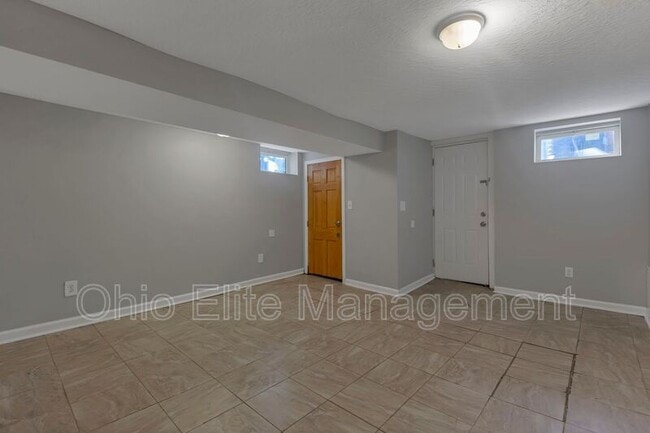 Building Photo - 2023 Sullivant Ave