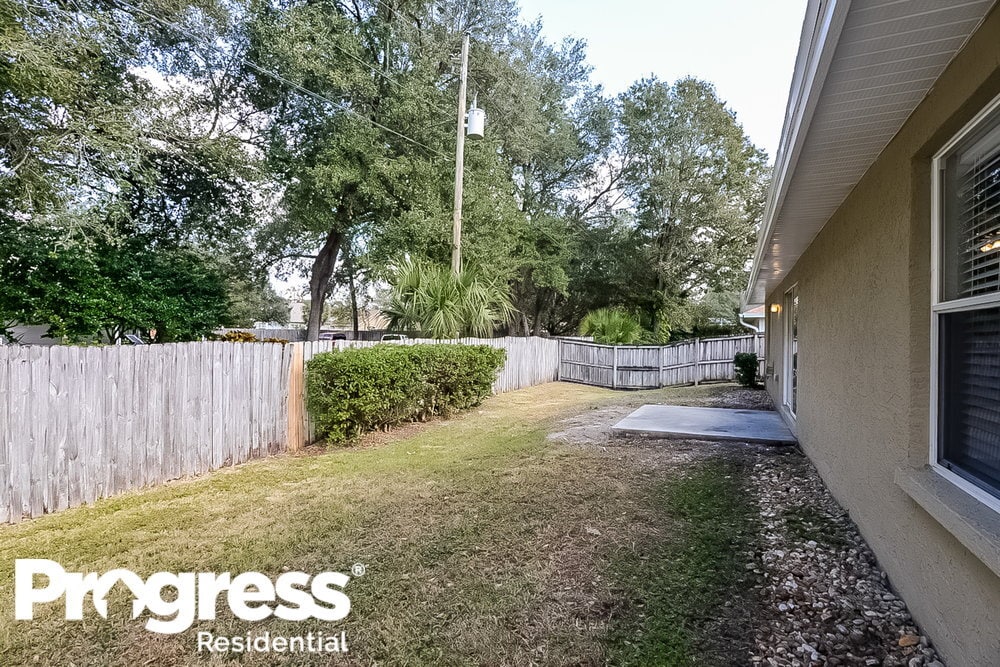 Building Photo - 925 Clearcreek Dr