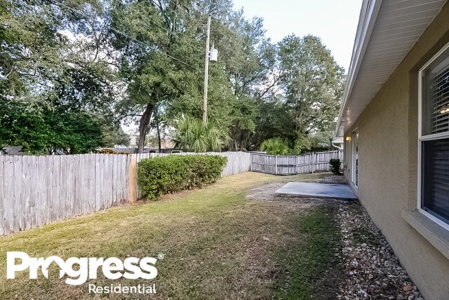 Building Photo - 925 Clearcreek Dr