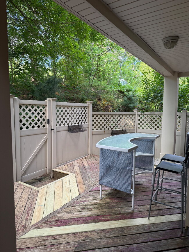 Building Photo - Spacious 2 BED 1.5 BATH Condo rental close to Quincy Center!