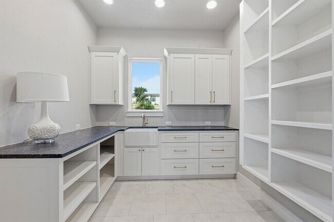 Building Photo - 1326 Via Principale