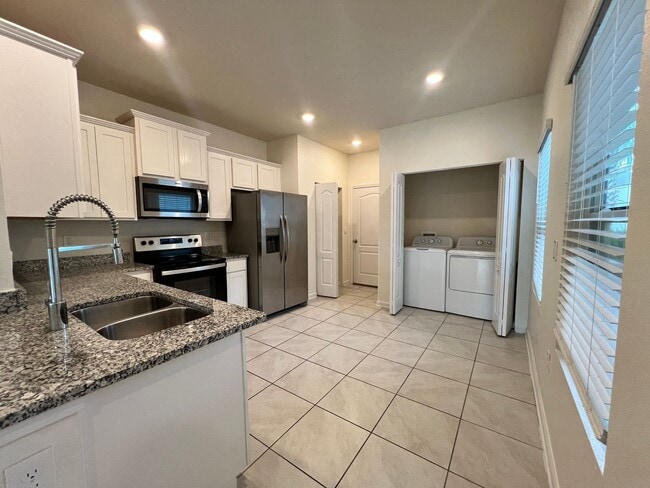 Building Photo - *COMING SOON* - 3/2.5 Townhome in Bridgewater Community