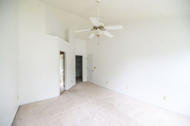 Building Photo - Wonderful and Spacious 3 bedroom home 2.5 bath in High Point with 2 car garage and large fenced-i...