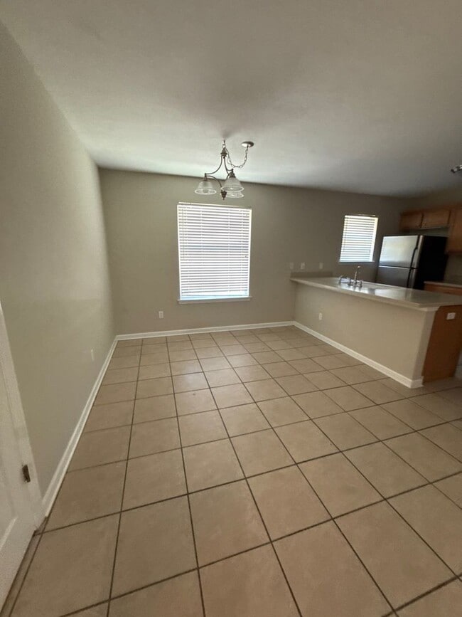 Building Photo - 112 S Chapel Dr