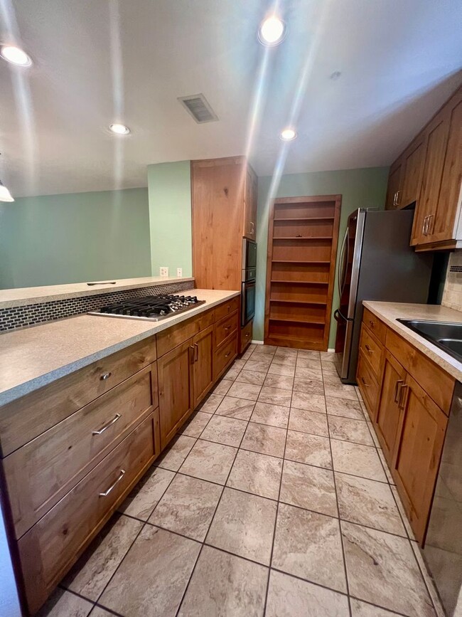 Building Photo - Unfurnished, 1-Year Long-Term Rental (Lowe...