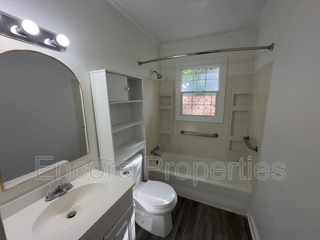 Building Photo - 2731 Knowles St