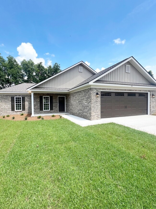 Building Photo - 207 Silverthorn Dr