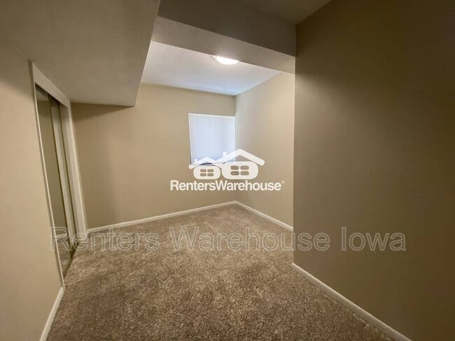 Building Photo - 6633 NW 6th Dr