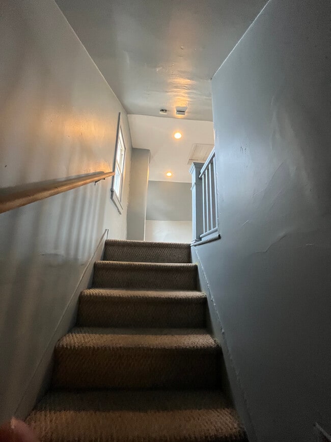 Building Photo - 544 King St