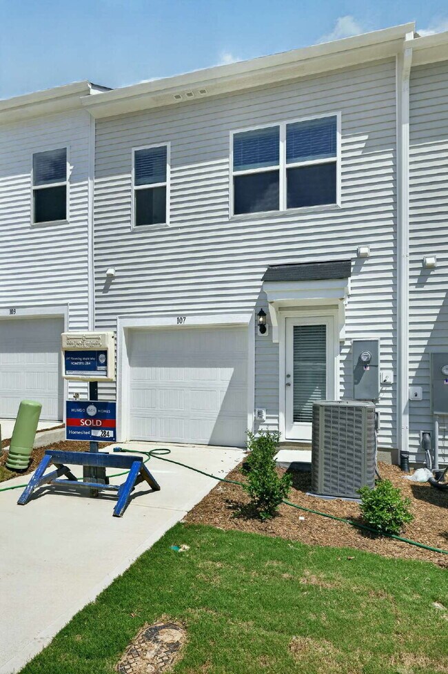 Building Photo - 107 Flowering Maple Wy