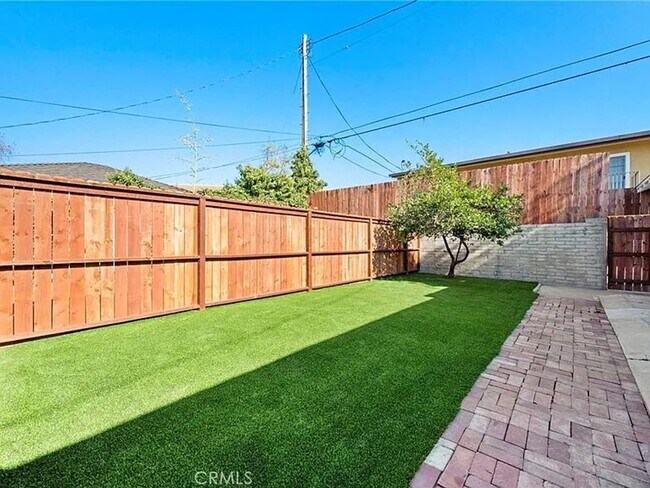 Building Photo - BRAND NEW 1BR + 1BA ADU / IN UNIT LAUNDRY ...