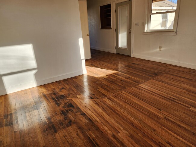 Building Photo - 604 N Ohio Ave