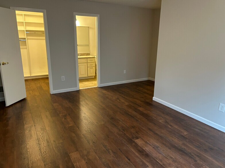 Building Photo - 149 Tulip Ln