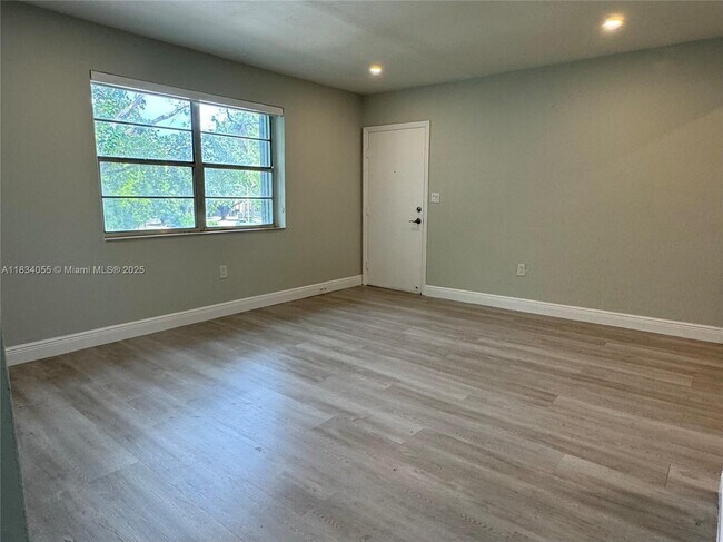 Building Photo - 7865 SW 57th Ave