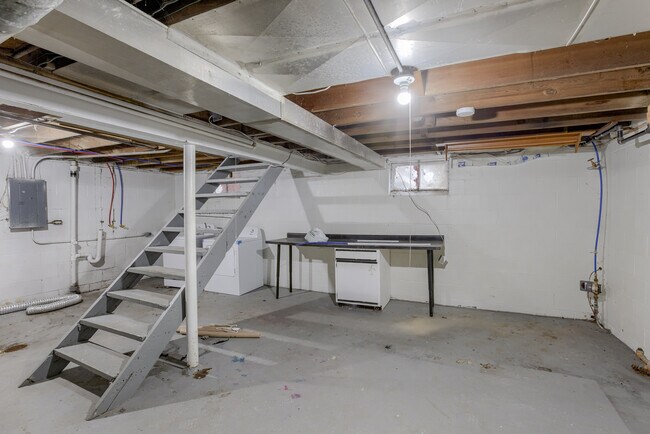 Building Photo - 3356 N 41st St