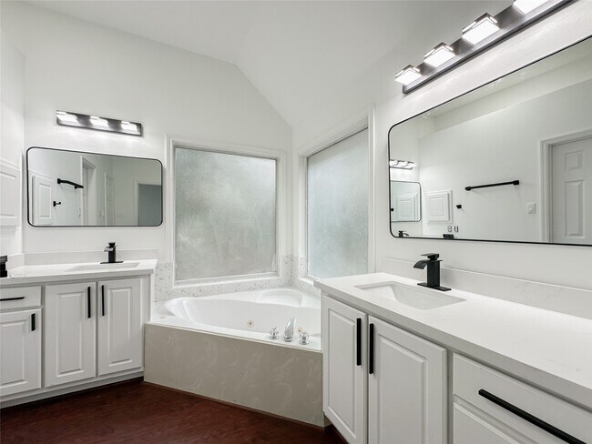 Building Photo - 93 N Acacia Park Cir