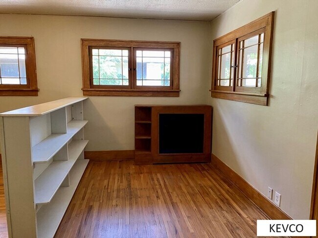 Building Photo - 216 Garfield St