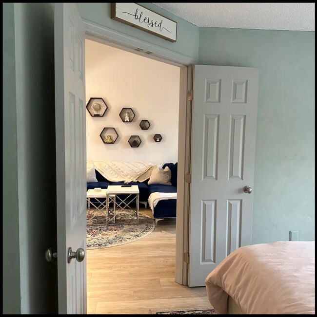 Building Photo - 7614 York Ave S