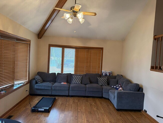 Building Photo - 229 Shea Dr