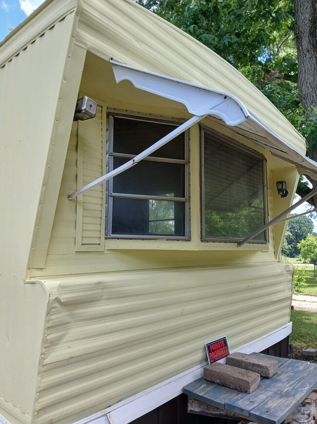 Building Photo - 19 Grand Cir