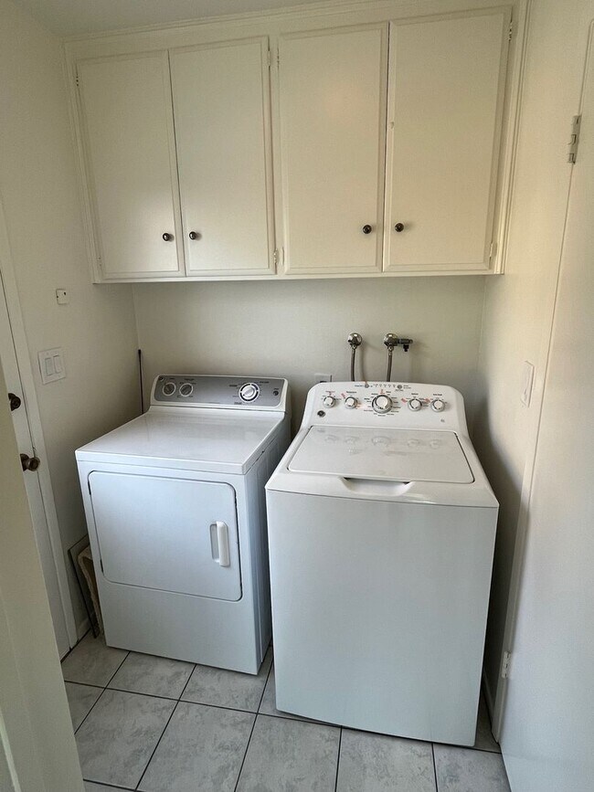 Building Photo - Charming 3 Bedroom, 2 Bath Single Family Home for rent in Seal Beach, CA!