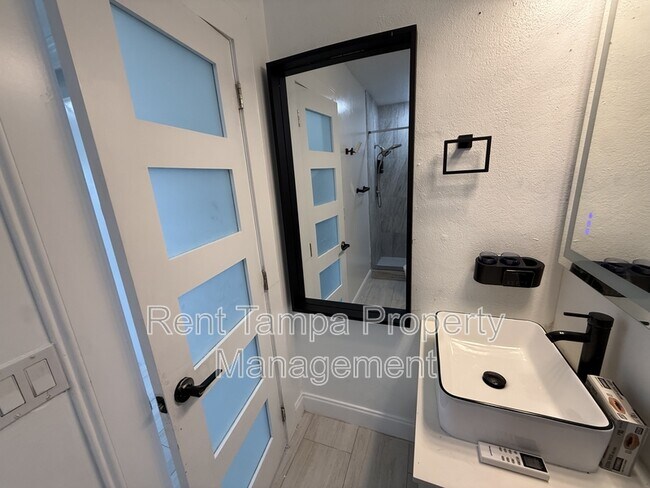 Building Photo - Neptune Drive - 1154 A