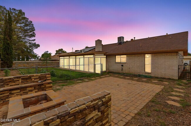 Building Photo - 832 Tepic Dr